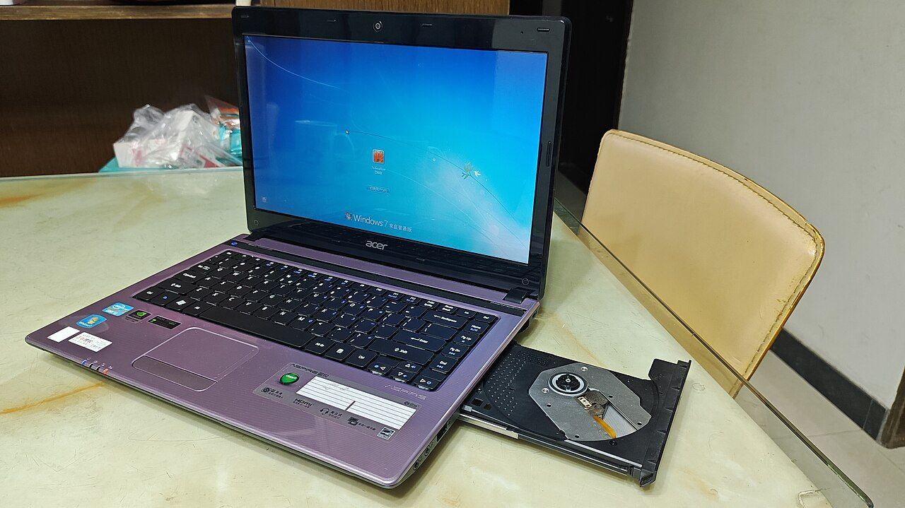 Acer Aspire 4752 DVD and Windows 7 Login screen