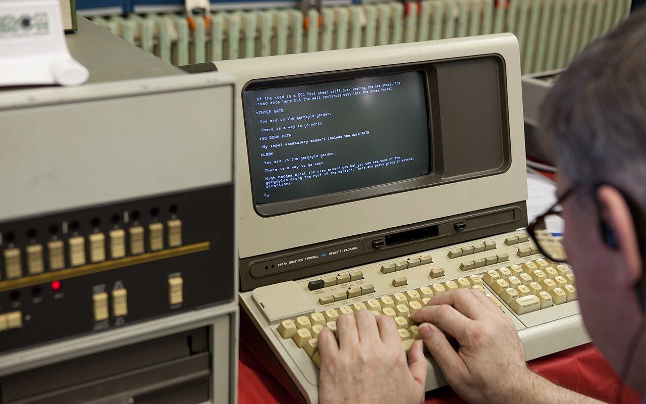 An HP 2647A graphics display terminal connected to a HP 1000 E-Series minicomputer at the 2012 Vintage Computer Festival East